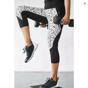 Athleta Printed Steal TruCool Crop Black and White Capri Leggings Size M
